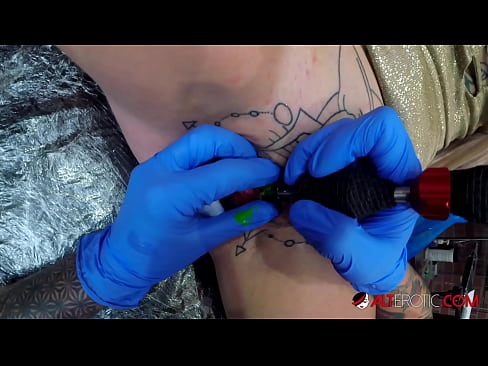 ❤️ tattooed ທີ່ສຸດ Hottie Sully Savage ໄດ້ຮັບ tattoo ສຸດ clitoris ຂອງນາງ ️ ໜັງໂປ້ ທີ່ lo.taxiporec.top ❌❤